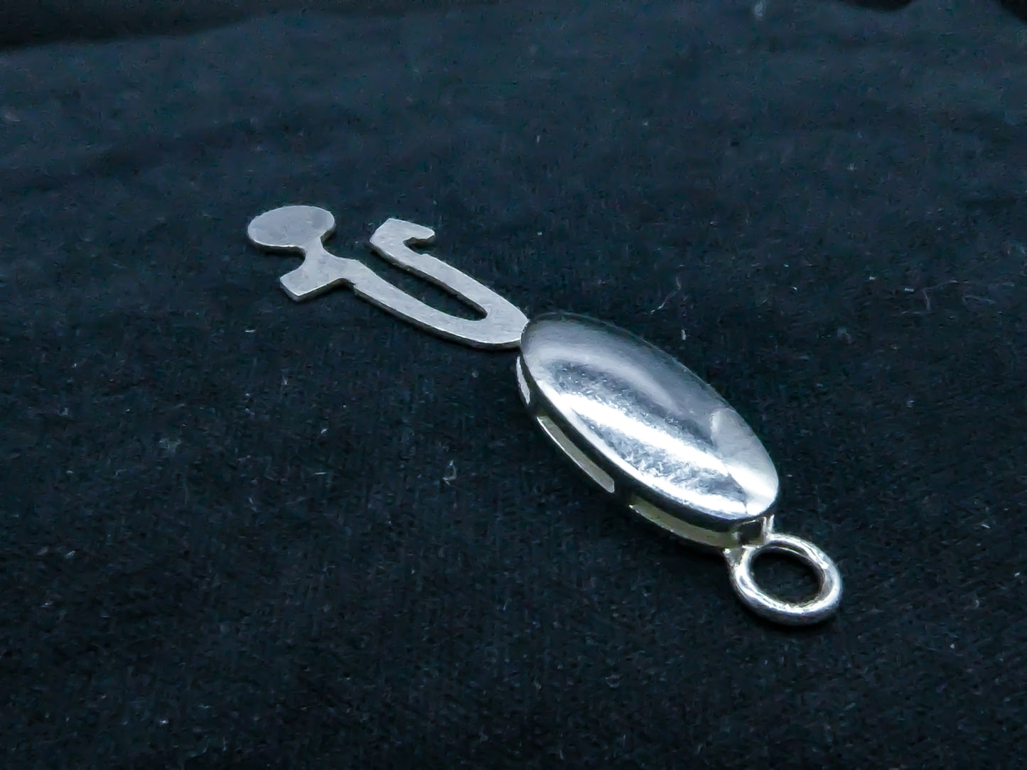 Pearl lock in silver